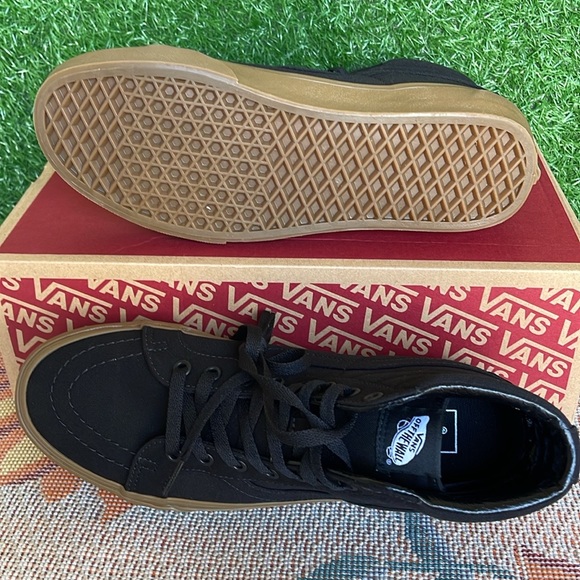 Vans Men’s Sk8-Hi Reissue (Canvas Gum) Black/Lghtgm
VN0A2XSBL0D
Sneakers - Picture 10 of 16